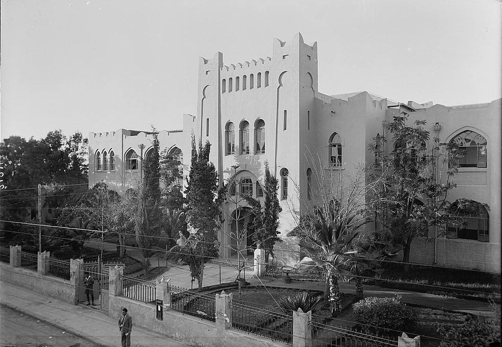 גימנסיה הרצליה (ויקיפדיה)