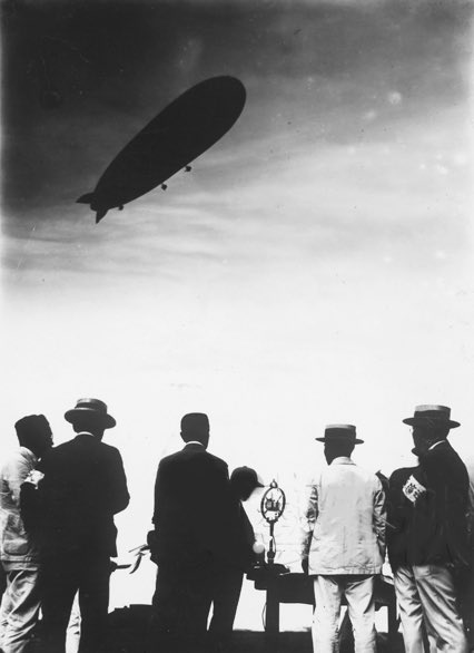 ספינת צפלין נוחתת ביפן, 1929, להרחבה: דאר היום, הארץ, ארכיון העיתונות