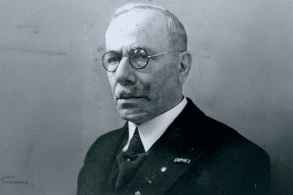 בתמונה: ד״ר מקס נאומן, 1935, מכון ליאו בק ניו יורק. | מקור הידיעה: דאר היום, הארץ, ארכיון העיתונות.
