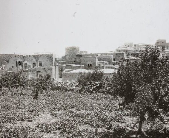להרחבה: עיתוני היום, ארכיון העיתונות | בתמונה: העיירה הפסטורלית רמאללה, שלהי המאה ה-19 (התמונה באדיבות אוסף תצלומי משפחת לנקין, ספריית אוניברסיטת פנסילבניה, האוסף הלאומי לתצלומים על שם משפחת פריצקר, הספרייה הלאומית)