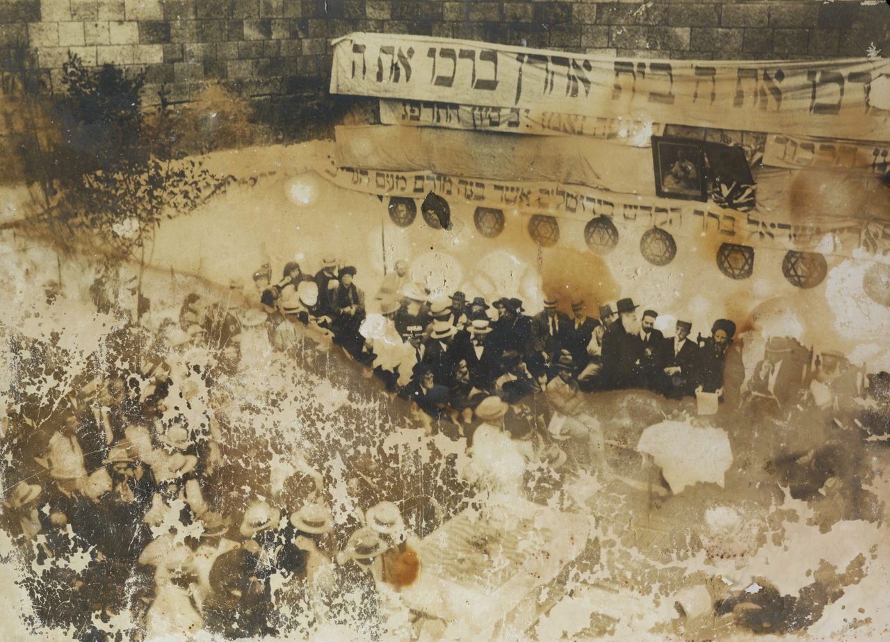 להרחבה: דאר היום (28 בספטמבר), ארכיון העיתונות | בתמונה: טקס חנוכת 