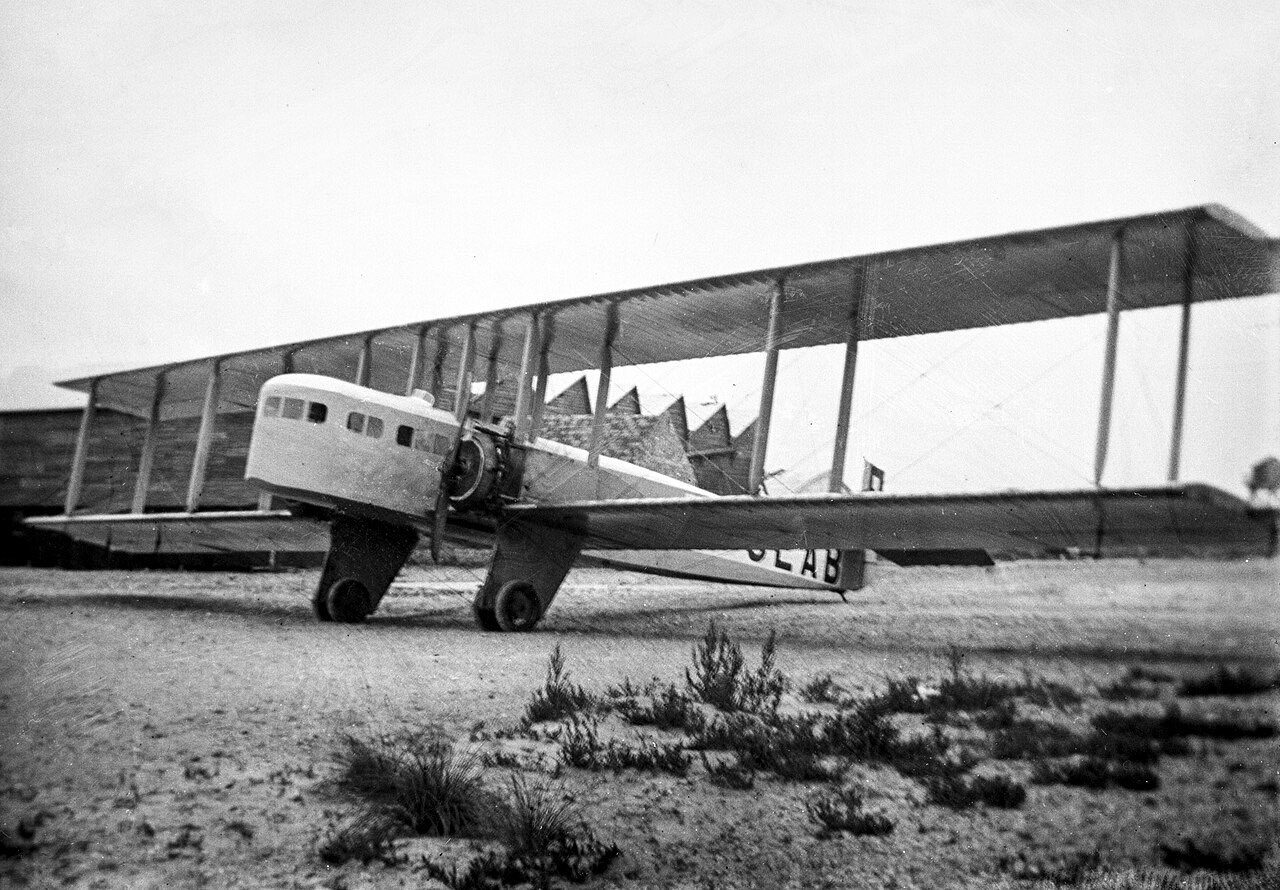בתמונה: אווירון צרפתי עם כשל במנוע, 1921, ויקיפדיה. | מקור הידיעה: דאר היום, 01.10.1926, ארכיון העיתונות