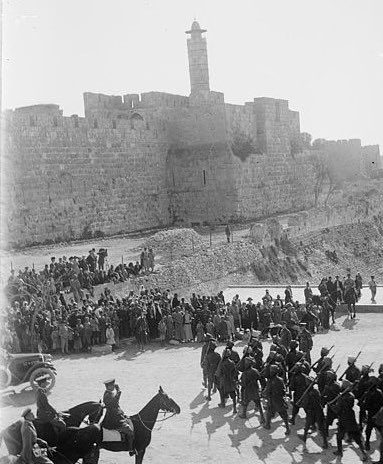 בתמונה: חיילים בריטיין בירושלים, 1917, ויקיפדיה. | מקור הידיעה: דאר היום, 01.10.1926, ארכיון העיתונות